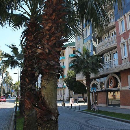 Batumi Apartment In Front Of Sheraton Eksteriør billede