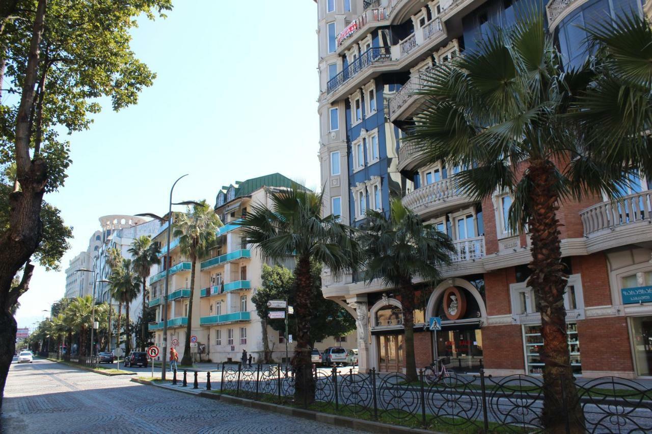 Batumi Apartment In Front Of Sheraton Eksteriør billede