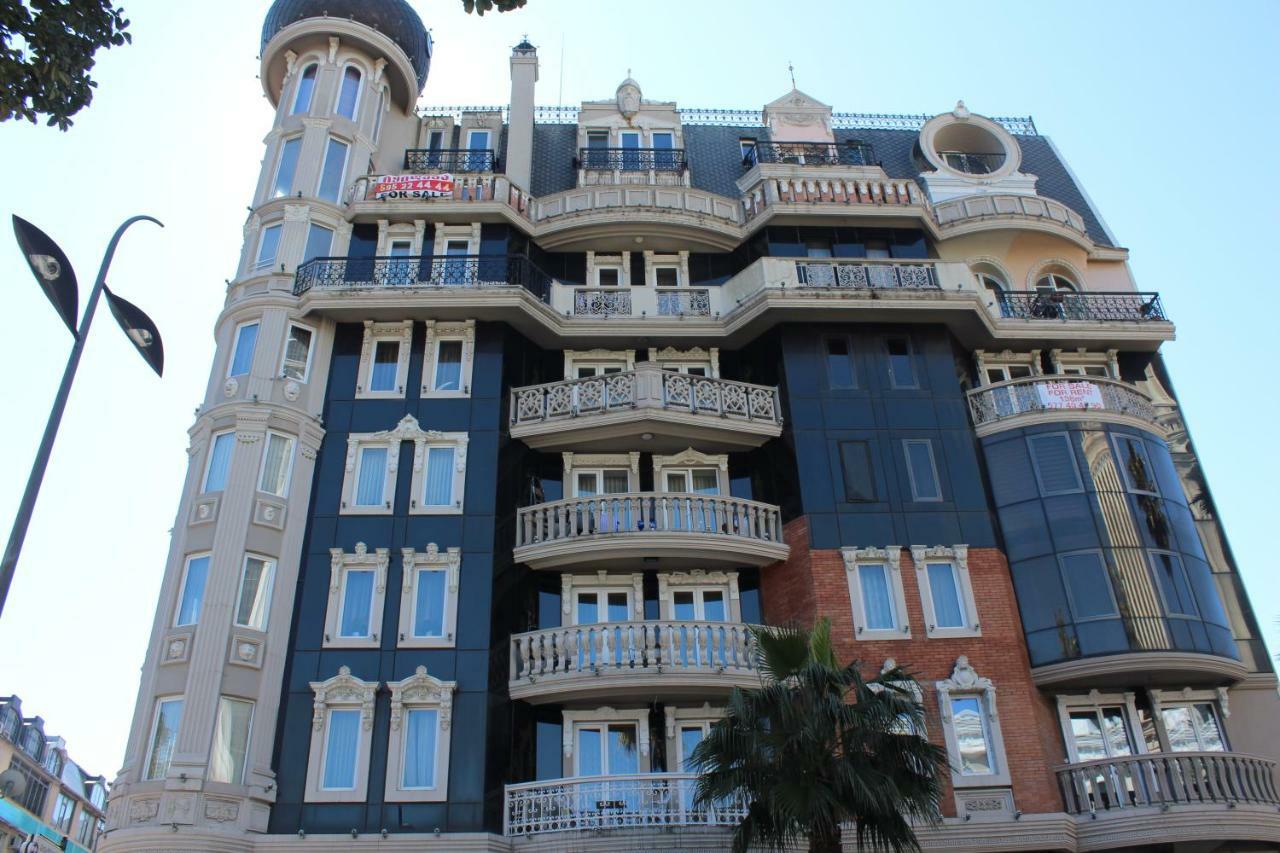 Batumi Apartment In Front Of Sheraton Eksteriør billede