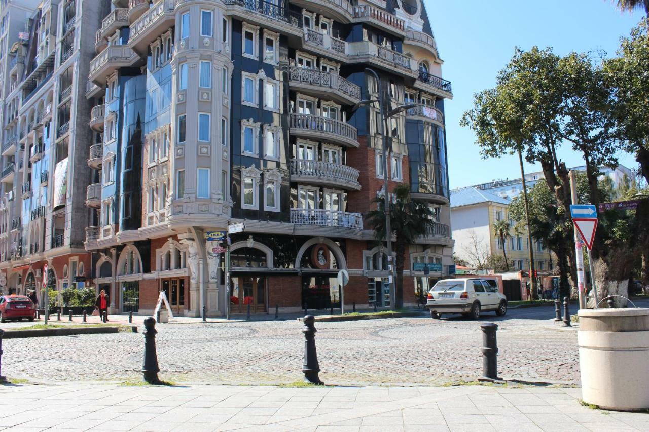 Batumi Apartment In Front Of Sheraton Eksteriør billede