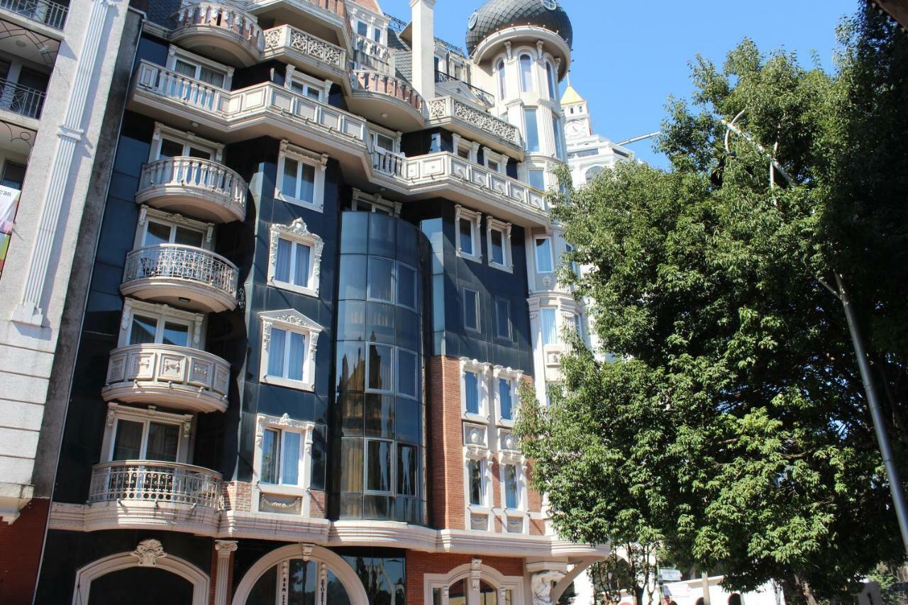 Batumi Apartment In Front Of Sheraton Eksteriør billede