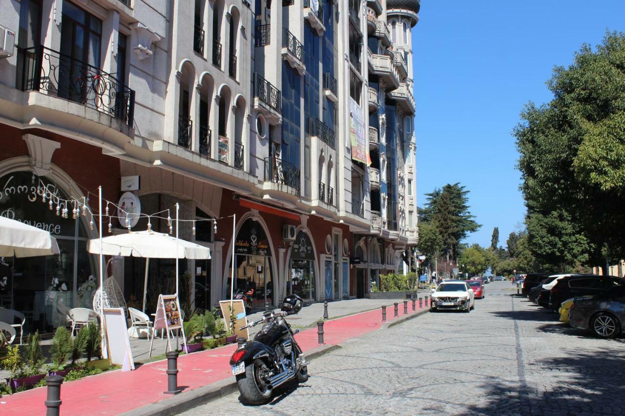 Batumi Apartment In Front Of Sheraton Eksteriør billede