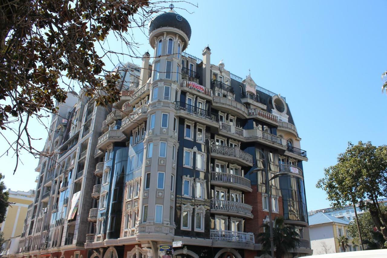 Batumi Apartment In Front Of Sheraton Eksteriør billede